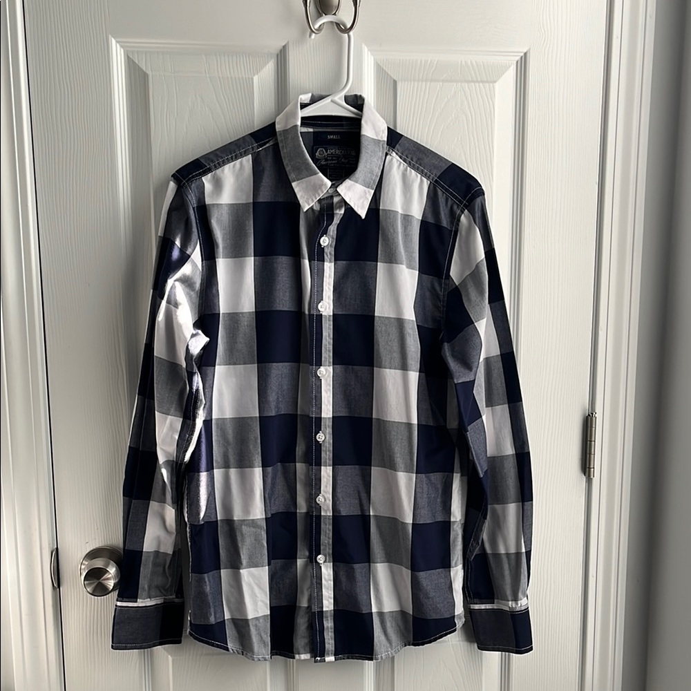 American Rag Outfitters Blue and White Plaid Casual Button Down size Small Shirt